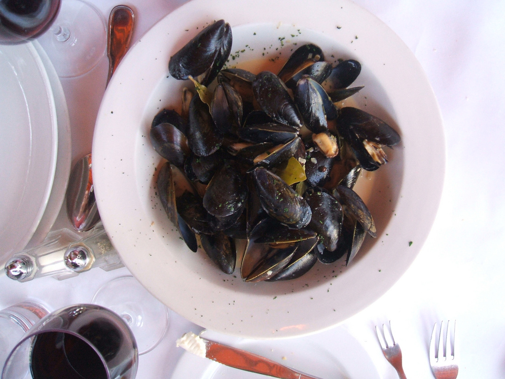 image of a plate of mussels one of the foods available at the Best Cheap Restaurants and Places to Eat in Halifax
